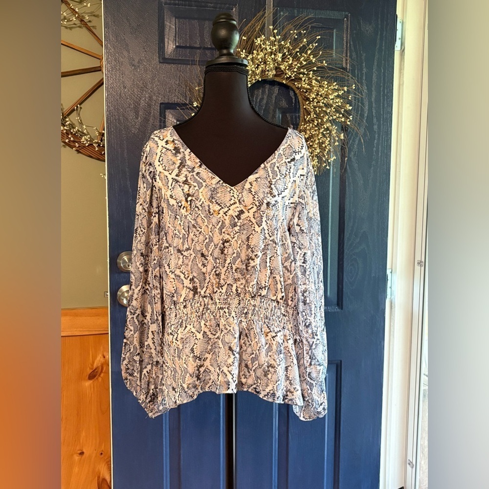 Vince Camuto Gray and Cream Long Sleeve V-Neck Blouse, size L